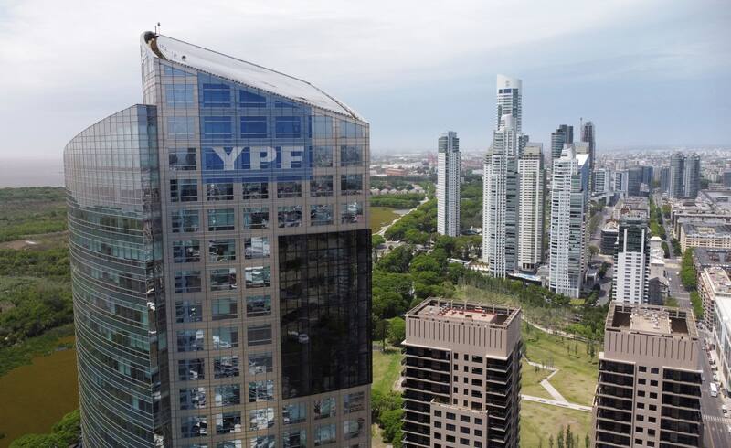 La Corte de Apelaciones en Nueva York decide si se suspende o no la entrega de las acciones de YPF. (Fuente: archivo)
