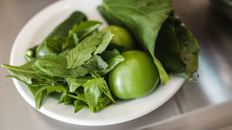 Esta hierba es conocida por sus propiedades medicinales y contenido nutricional.