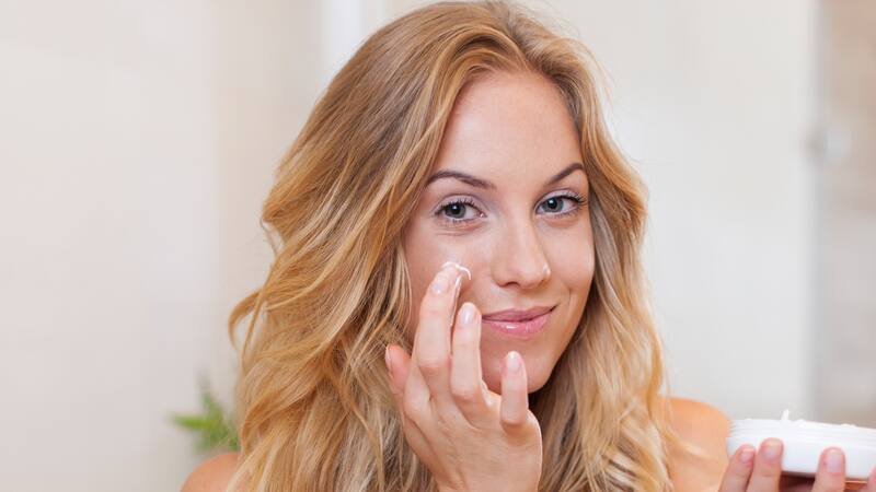 Esta crema está diseñada para quienes desean una hidratación profunda sin ingredientes irritantes.