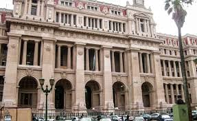 La confianza en la Justicia cayó al nivel histórico promedio y registró su mayor retroceso de la era Milei