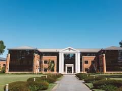 Cuánto sale estudiar un máster en la única escuela de negocios de la Argentina certificada por la Triple Corona