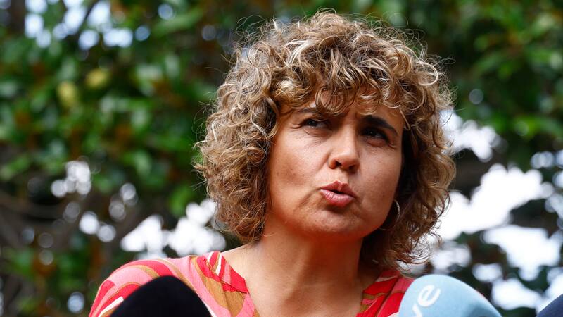 Nada que esconder | La eurodiputada, Dolors Montserrat, niega cobrar doble por su labor en el Parlamento Europeo.