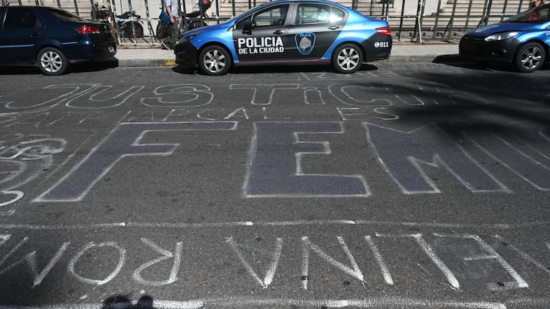 Una chica de 20 años denunció haber sido violada en el interior de un auto por cuatro jóvenes en Serrano al 1.300.