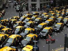 Desde mañana, viajar en taxi será más caro
