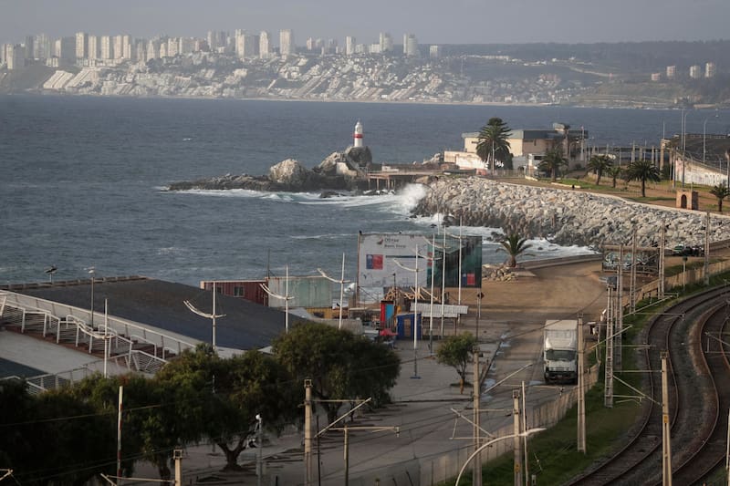 Fotografía de la costa durante la alerta de tsunami este miércoles, en Valparaíso, Chile. Fuente: EFE.