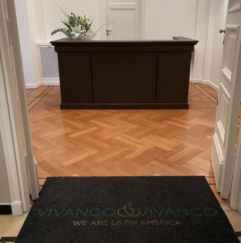 En Vivanco & Vivanco, se triplicaron los pedidos de argentinos para tramitar la visa de los Estados Unidos.