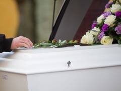 Cómo repatriar a Estados Unidos el cuerpo de un ser querido en un ataúd o sus cenizas en una urna