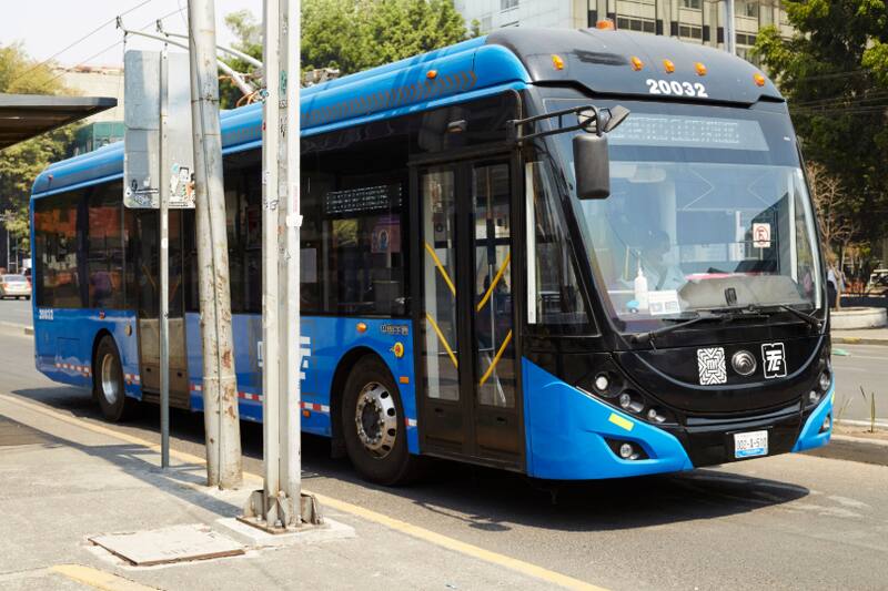 La nueva ruta del Trolebús que une Chalco con Santa Martha ya está en operación en la Ciudad de México. Fuente: Shutterstock.