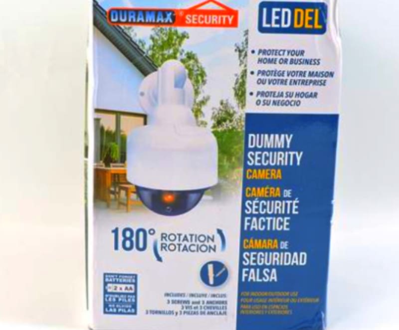 El producto en cuestión es una cámara de vigilancia de la marca DuraMax Security, conocida como "dummy security camera".