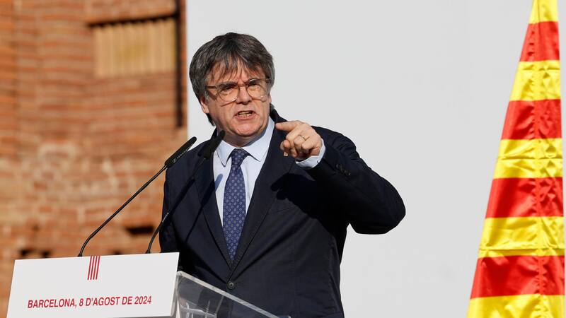 Puigdemont denuncia una "operación Jaula" contra el "independentismo molesto" por parte de PSC, ERC y Comuns.