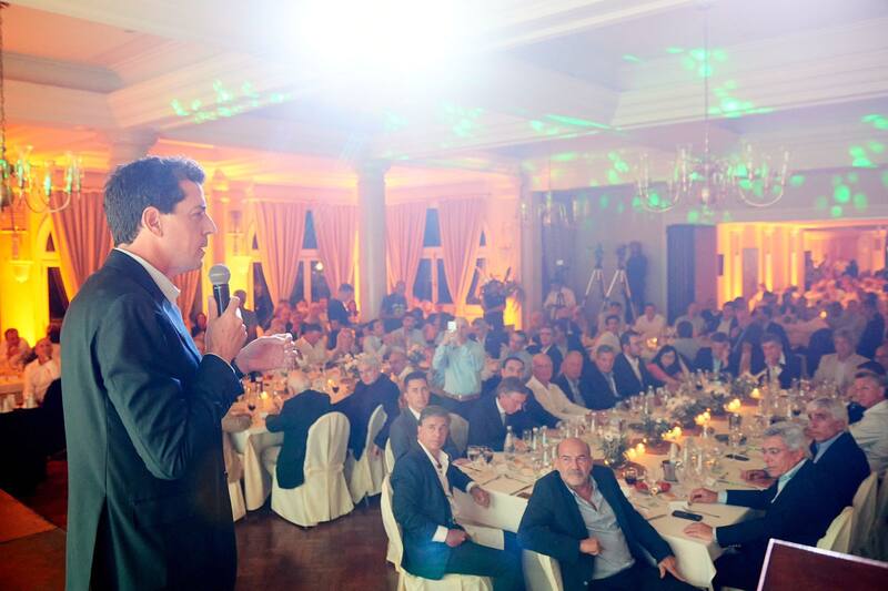 Wado de Pedro en la cena de Expoagro donce conversó con el CEO de Clarín