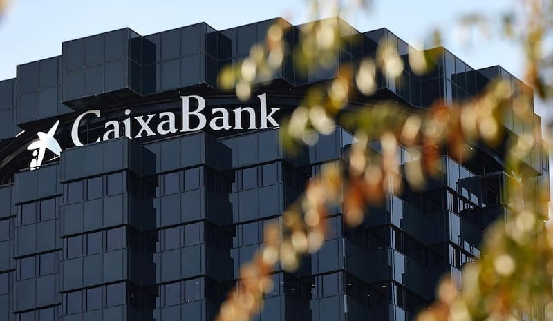 CaixaBank pagará antes el extra de verano. (Foto: Instagram @CaixaBank).