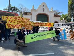 Dueños de bares y restaurantes presentarán amparos contra las restricciones de Alberto
