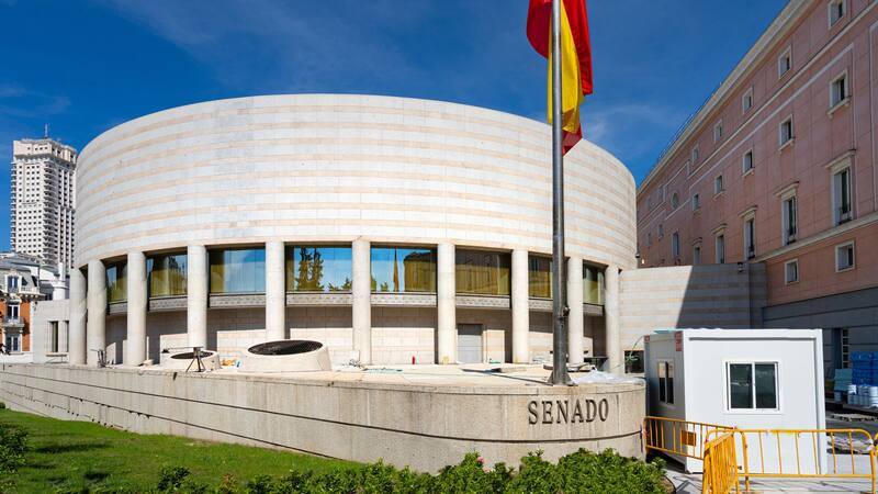 El Gobierno modifica la tabla salarial de jueces por decreto, pero el Senado exige más cambios.