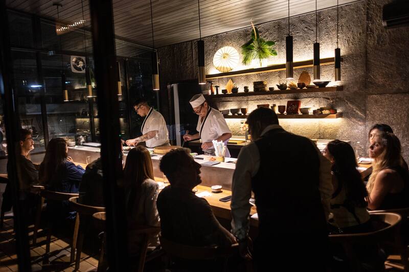 La barra omakase de Shimada tiene su turno a las 21 horas