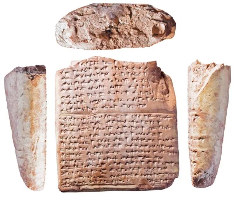 La tablilla fue catalogada como Bo 2023/12 = KBo 71.145. Fuente: Archiv der Boazköy-Grabung DAI-Istanbul/Daniel Schwemer