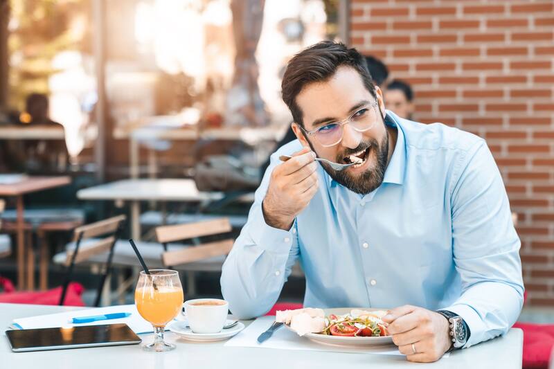 Comer de forma insaciable. Fuente: Archivo.