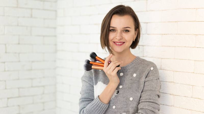 Puedes obtener un salario competitivo y grandes beneficios si trabajas para esta marca de belleza.