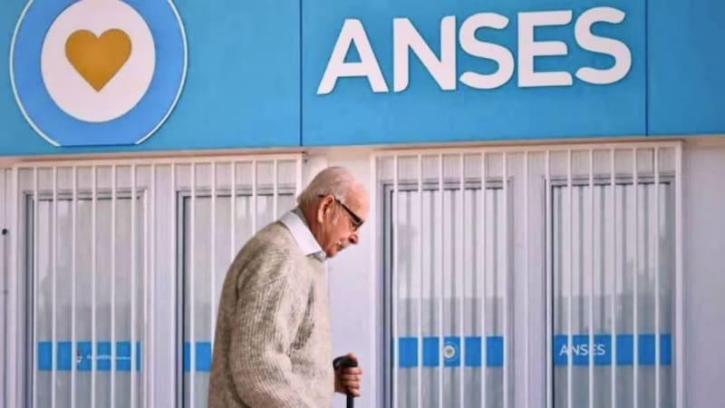 Los jubilados cobrarán en julio con aumento del 4,2% y bono confirmado.