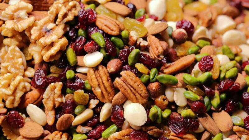 Ni almendras ni nueces ni pistachos: el fruto seco lleno de antioxidantes que ayuda a prevenir várices y aliviar dolores.