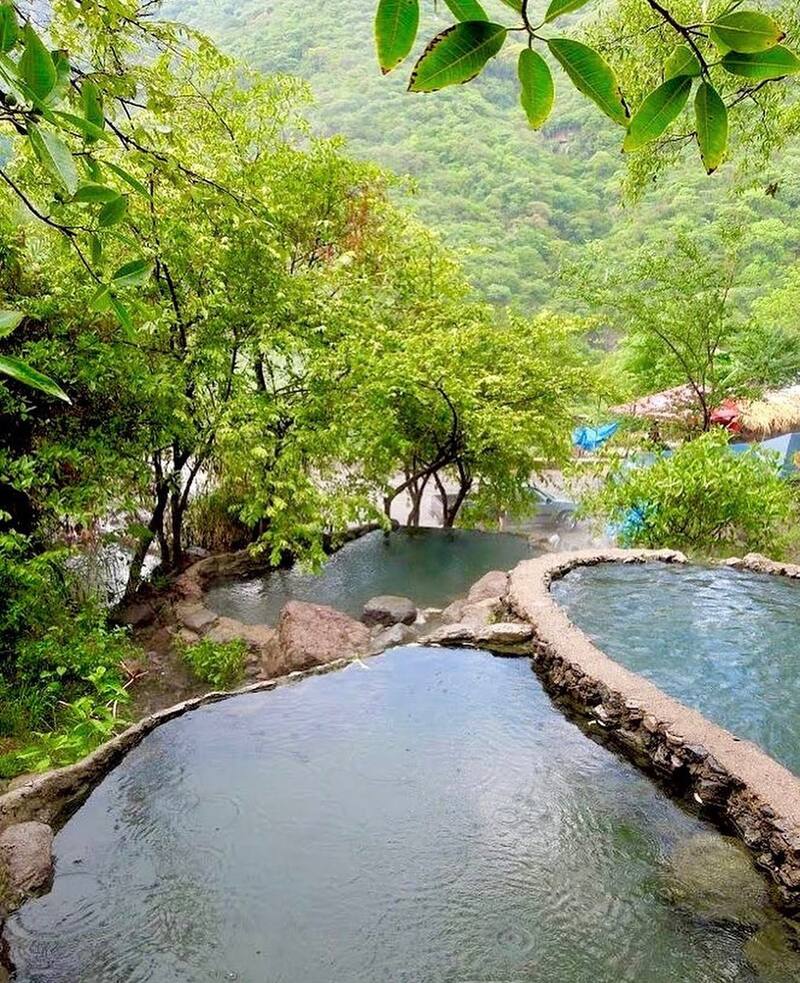 Las Pilitas de George son uno de los balnearios de aguas termales que pueden visitarse totalmente gratis. Foto: Instagram.