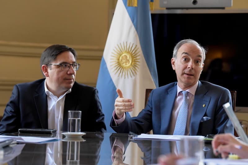 A la derecha, el subsecretario de Políticas Universitarias de la Nación, Alejandro Álvarez.