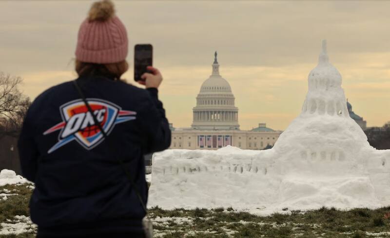 El NWS instó a los residentes a limitar la exposición al aire libre para prevenir casos de hipotermia y congelación.