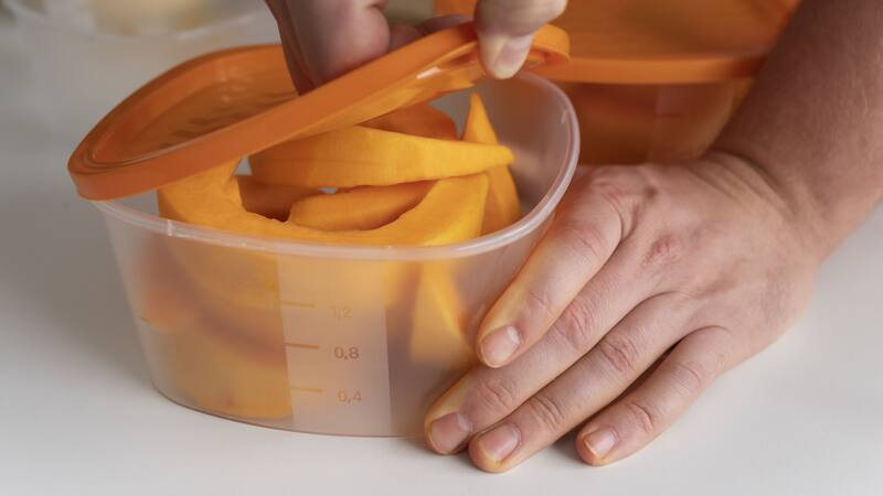 Truco casero para dejar los tuppers como nuevos.