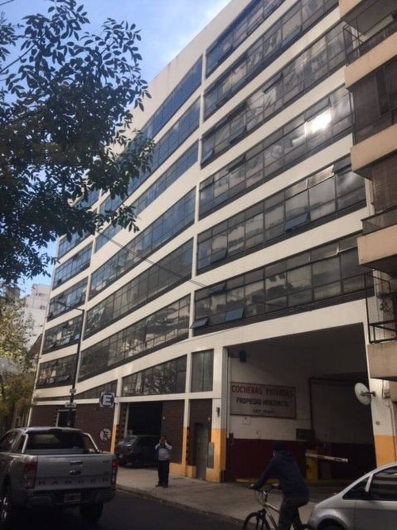 Edificio de seis plantas de cocheras