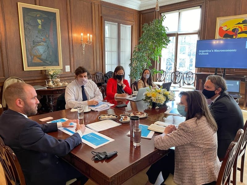 En Washington, Guzmán, Chodos y Mallamace con Julie Kozack y Luis Cubeddu del FMI