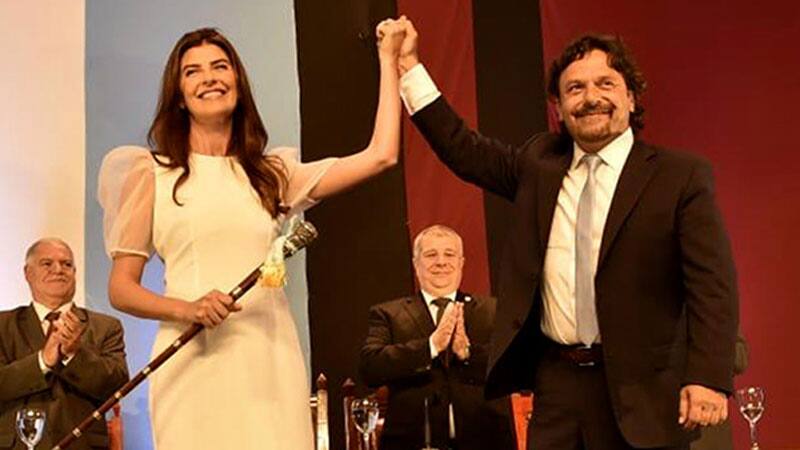 Bettina Romero, el día de su asunción, junto a Gustavo Sáenz