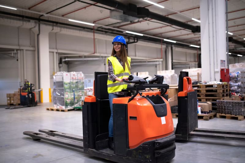 Para trabajar de carretillero la empresa exige el carnet habilitante. (Foto: Freepik.es)