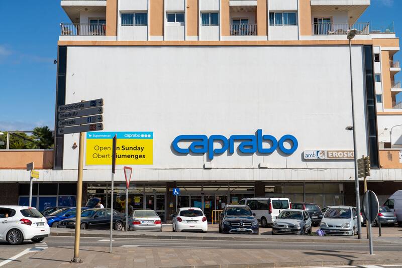 Caprabo cuenta con una red de más de 300 supermercados en Cataluña y Andorra (Fuente: Shutterstock)