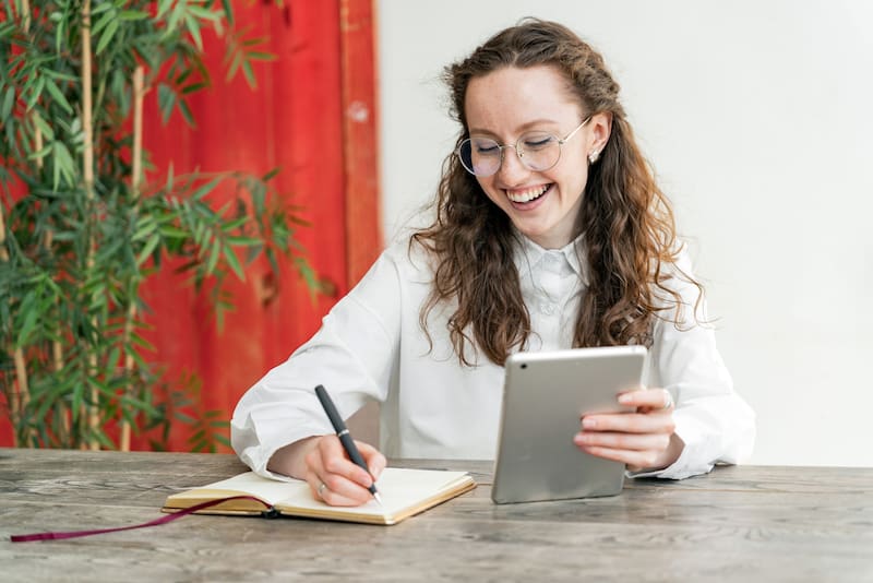 La escritura a mano es mejor para el cerebro que hacerlo con el teclado de un aparato electrónico (Fuente: archivo)