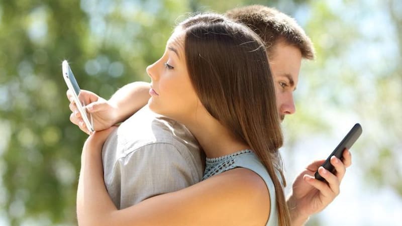 Algunas señales pueden delatar las mentiras dentro de una pareja.