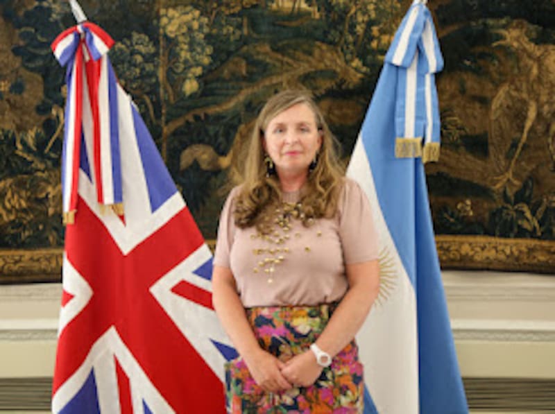 La embajadora Hayes de Gran Bretaña alertó sobre la falta de previsibilidad en la Argentina