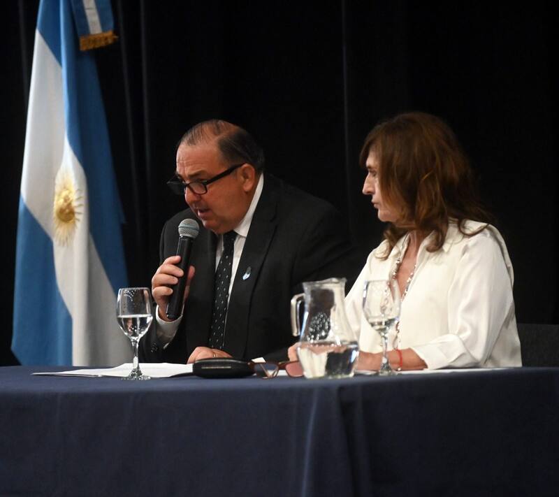 El intendente de Santa Fe durante la presentación