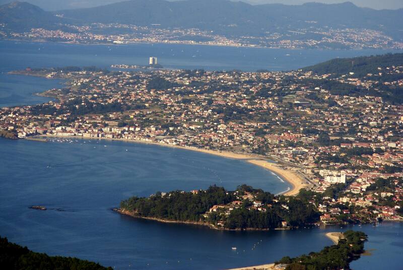 Vista única y maravillosa de Playa América desde las alturas. (Foto: Wikimedia)
