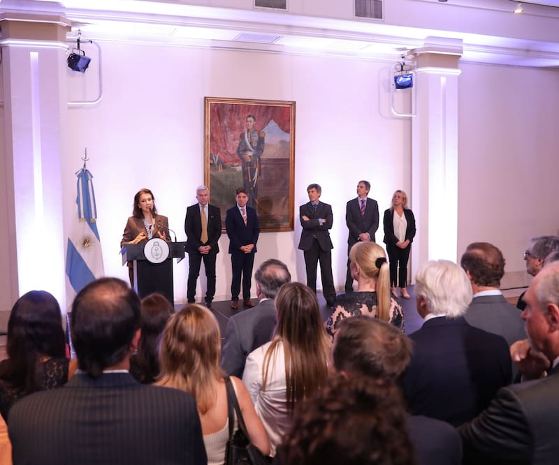 La canciller Mondino y su equipo en el Palacio San Martín