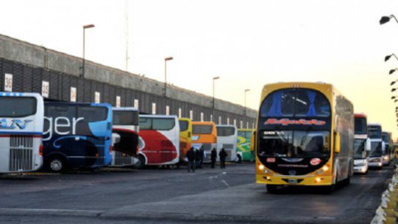 El anuncio llega en momentos en que hay paro en cinco empresas, en reclamo de salarios adeudados