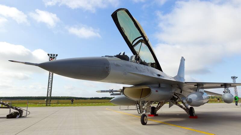 Un F-16 como los que Argentina compró a Dinamarca.