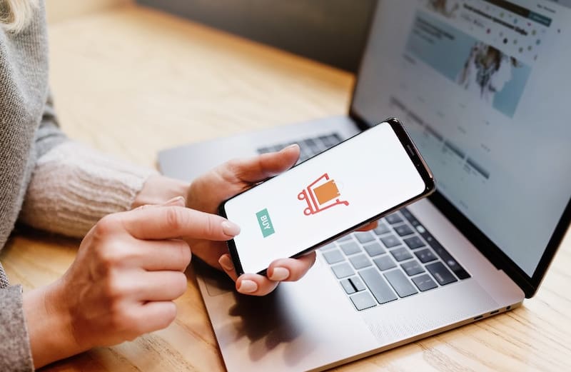 Los hábitos de consumo cambiaron con la pandemia. Los consumidores se replegaron en sus hogares y desarrollaron nuevas formas de comprar y consumir, más vinculadas "a una vida más saludable, al cuidado del medio ambiente, a volver a la "cocina en casa", a la sanitización de ambientes y elementos, al estudio remoto, a la telemedicina, a tener una conectividad de internet de mayor calidad y a la compra digital.