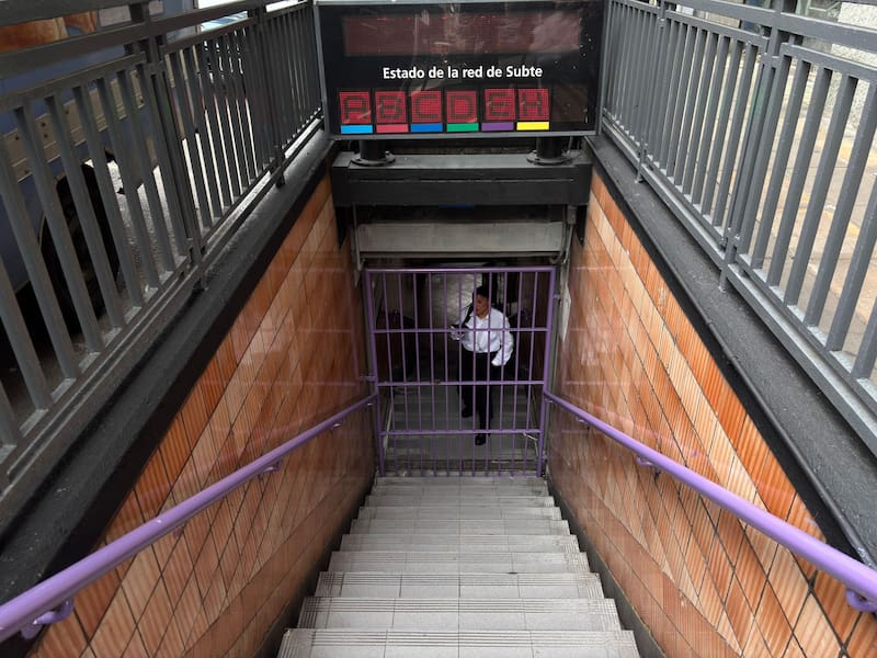 El acceso cerrado a una estación de subte porteña.
