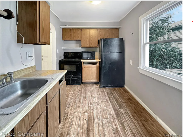 La cocina de la casa que se ofrece a un dólar en Pontiac, Michigan. Foto: Chris Hubel/Good Company