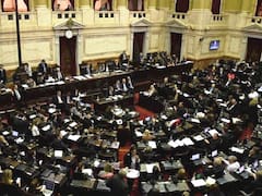 Abrazado a los gobernadores peronistas, el Gobierno logró aval al Presupuesto 2019