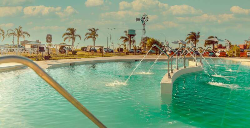 Con cuatro piscinas, incluida una cubierta para disfrutar durante todo el año, estas termas brindan opciones para todos los gustos y edades. (Foto: Facebook Termas de Basavilbaso)
