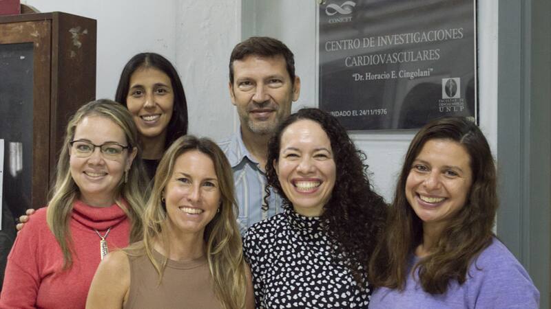 Equipo completo (izquierda a derecha): Daiana Escudero, Gustavo Pérez, Luisa Gonzalez Arbelaez, Juliana Fantinelli, Romina Gisel Díaz, y Valeria Martínez. (Foto: Conicet/Rayelen Baridon).