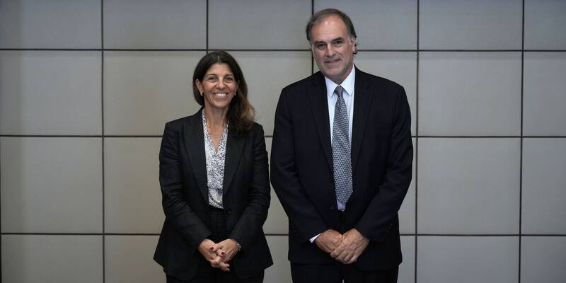 Florencia Misrahi, titular de AFIP, en una reunión reciente con Roberto Silva de la CNV