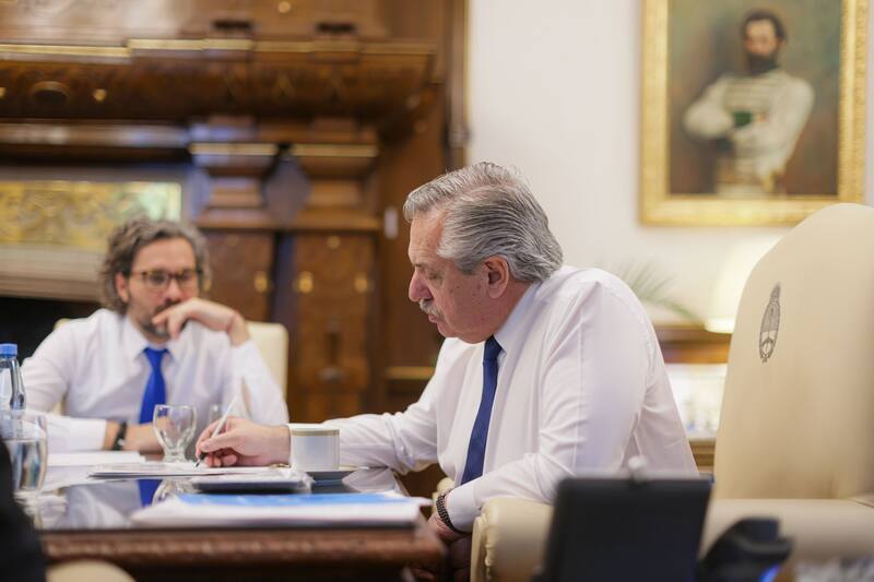 El presidente Alberto Fernández analizó ayer con el canciller Cafiero y su equipo la decisión de Macri