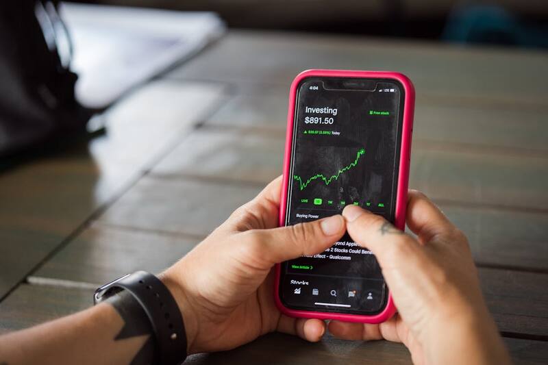 La cotización de las acciones más destacadas en el IBEX en España (foto: Pexels).